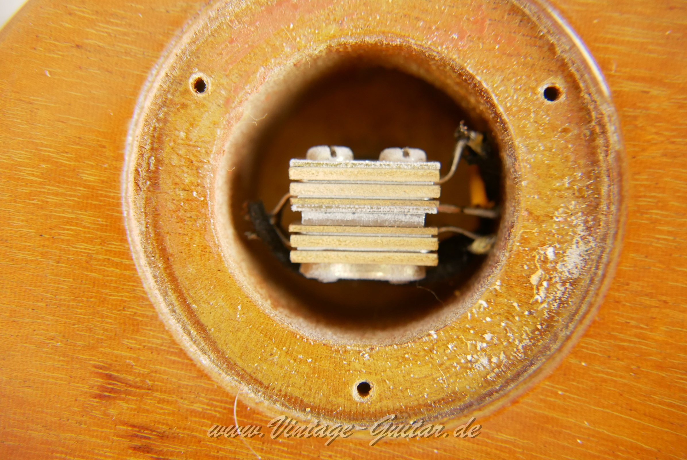 img/vintage/5591/Gibson_Les Paul_Deluxe_Goldtop_1969_1970-016.JPG